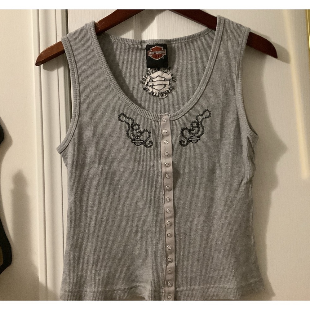 Sexy sleeveless snap front Harley-Davidson top. Grey ribbed. Size Large EUC!!
